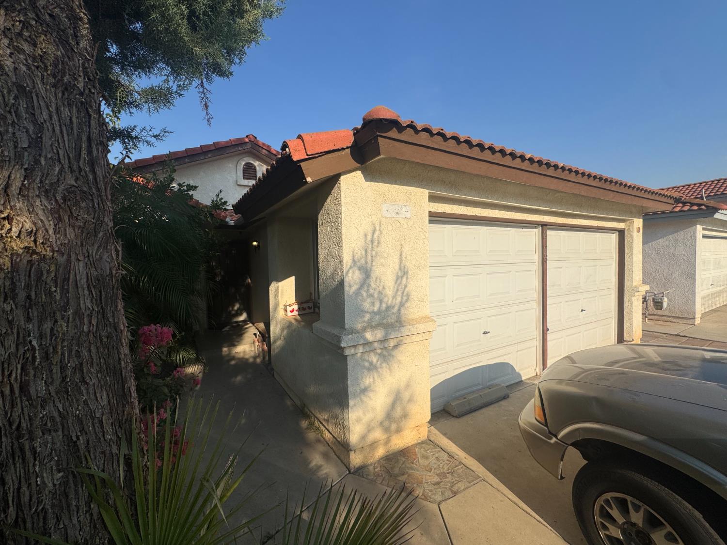 2123 N Lodi Ave